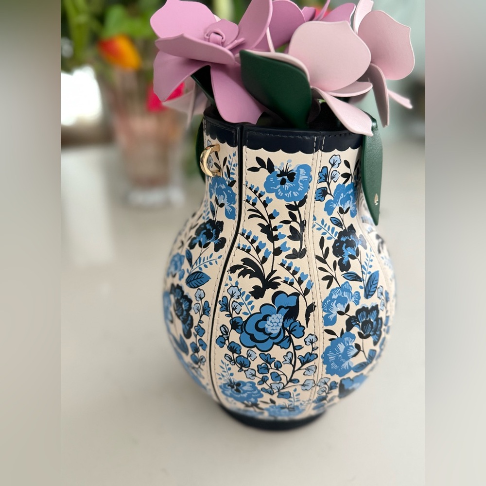 🥂SOLD🥂 Kate Spade Perfect Plume 3D Flower Vase Crossbody Bag Floral Purse NWT - Picture 8 of 11